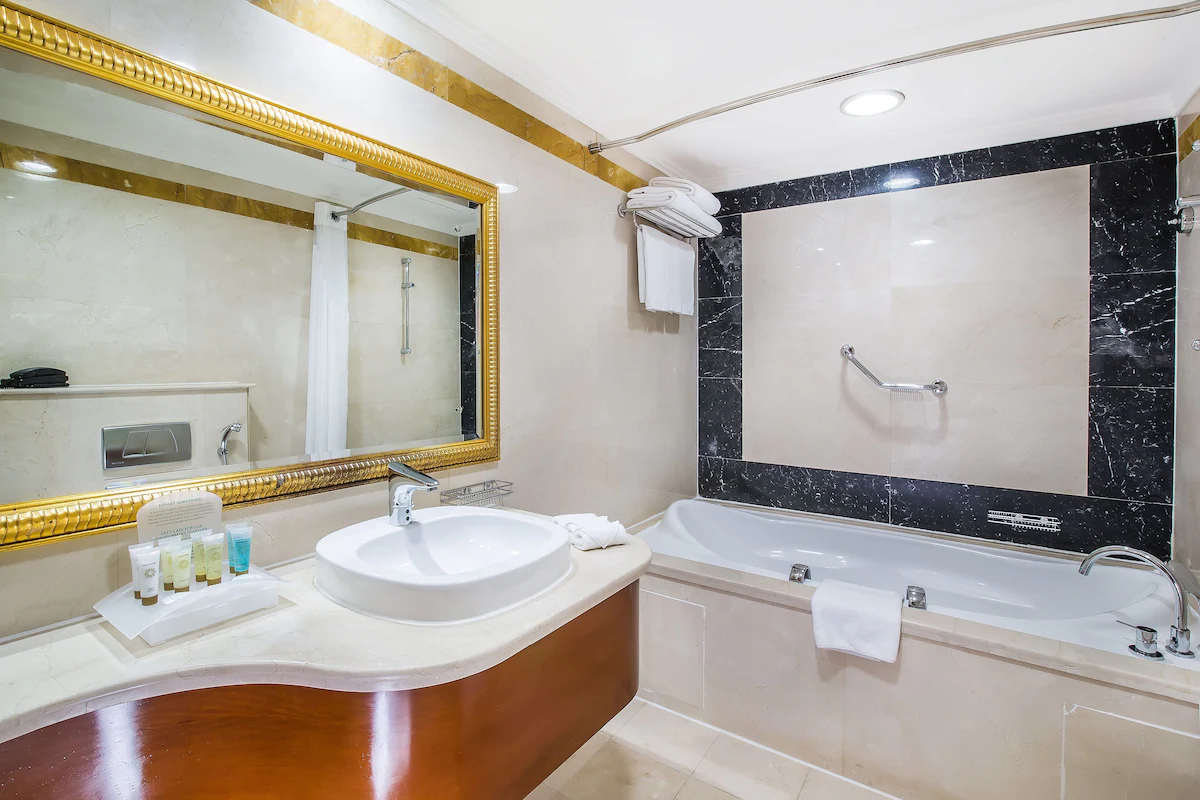 حمام و سرویس بهداشتی هتل هالیدی این بر دبی